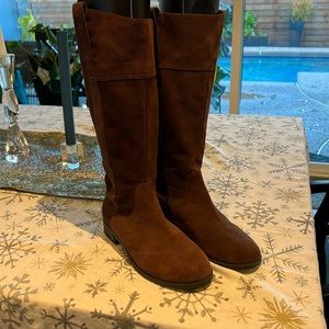 Barely worn suede Vionic boots